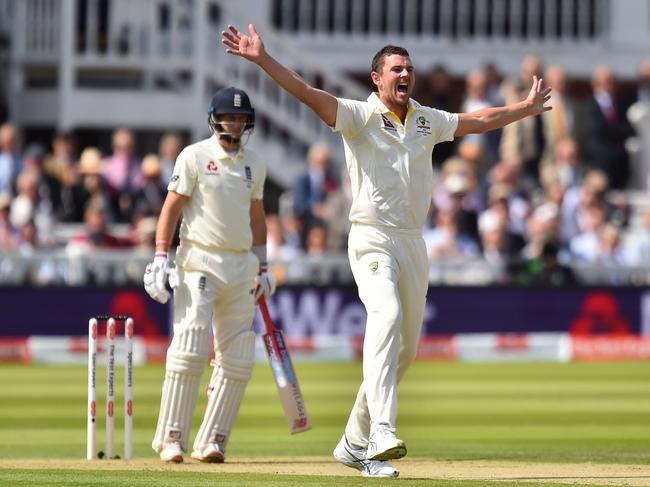 Australia's Josh Hazlewood (R) celebrates taking the wicket of England's captain Joe Root (L) for 14 runs on the second day of the second Ashes cricket Test match between England and Australia at Lord's Cricket Ground in London on August 15, 2019. (Photo by Glyn KIRK / AFP) / RESTRICTED TO EDITORIAL USE. NO ASSOCIATION WITH DIRECT COMPETITOR OF SPONSOR, PARTNER, OR SUPPLIER OF THE ECB