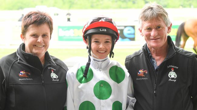 Gwenda Johnstone (left) with Rose Hammond and husband Michael. Photo: Racing Photos via Getty Images.