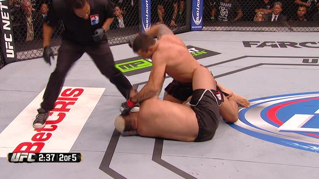 Mark Hunt is beaten in the second round.