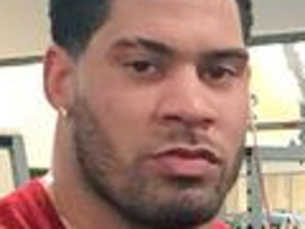 NFL star’s massive arms send Twitter crazy