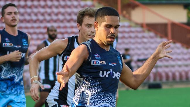 Bradley Stokes playing for the Darwin Buffaloes in the 2022-23 NTFL season. Picture: Celina Whan / AFLNT Media