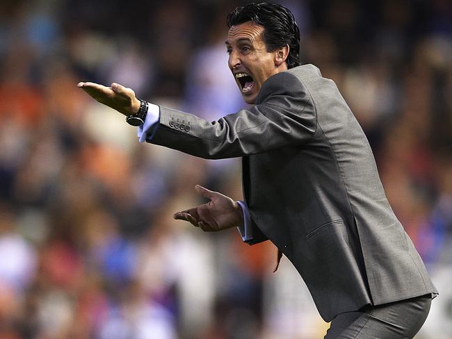 FILE: Unai Emery Set To Be Appointed New Arsenal Manager VALENCIA, SPAIN - APRIL 10:  Head coach Unai Emery of Valencia shouts to his players during the La Liga match between Valencia and Villarreal at Estadio Mestalla on April 10, 2011 in Valencia, Spain.  (Photo by Manuel Queimadelos Alonso/Getty Images)