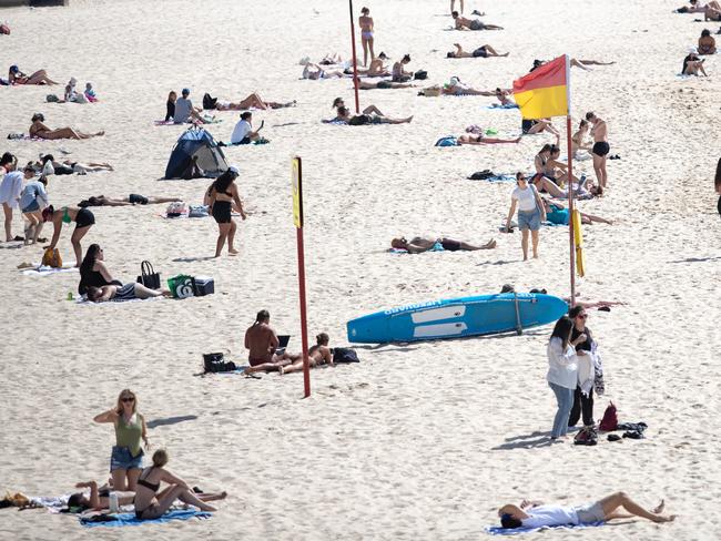 SYDNEY, AUSTRALIA - NCA NewsWire Photos - 12 OCTOBER, 2023: It is going to be a warm day in Coogee with many people heading to the beach to cool down.Picture: NCA NewsWire / Christian Gilles