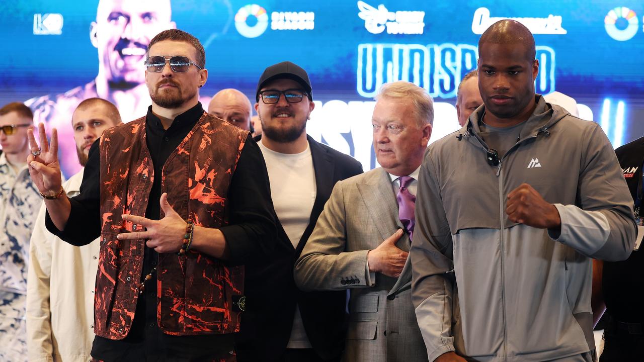 Oleksandr Usyk and Daniel Dubois. Photo by Alex Davidson/Getty Images