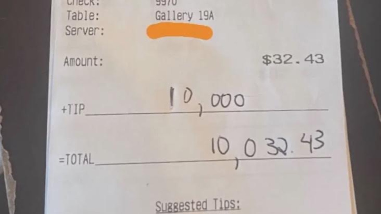 Klient szokuje personel restauracji, zostawiając napiwek w wysokości 10 000 dolarów z rozdzierającego serce powodu