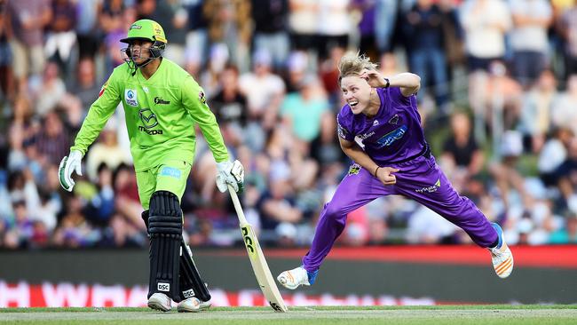 Hurricanes bowler Nathan Ellis (right) and Thunder batsman Usman Khawaja. Picture: ZAK SIMMONDS