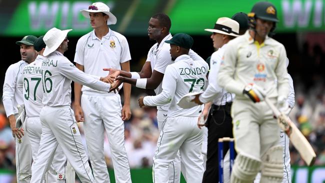 BRISBANE, AUSTRALIA - DECEMBER 18: Lungi Ngidi of South Africa celebrates with team mates after taking the wicket of Mitchell Starc of Australia during day two of the First Test match between Australia and South Africa at The Gabba on December 18, 2022 in Brisbane, Australia. (Photo by Bradley Kanaris/Getty Images)