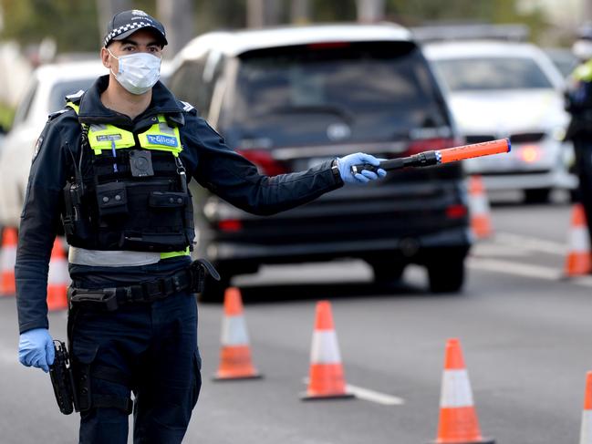 Police perform random checks on drivers and passengers trying to enter the locked-down suburb of Broadmeadows. Andrew Henshaw/ NCA Newswire