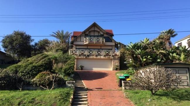 Existing house which will be required to be demolished if the development proposal is approved. Picture: Northern Beaches Council website