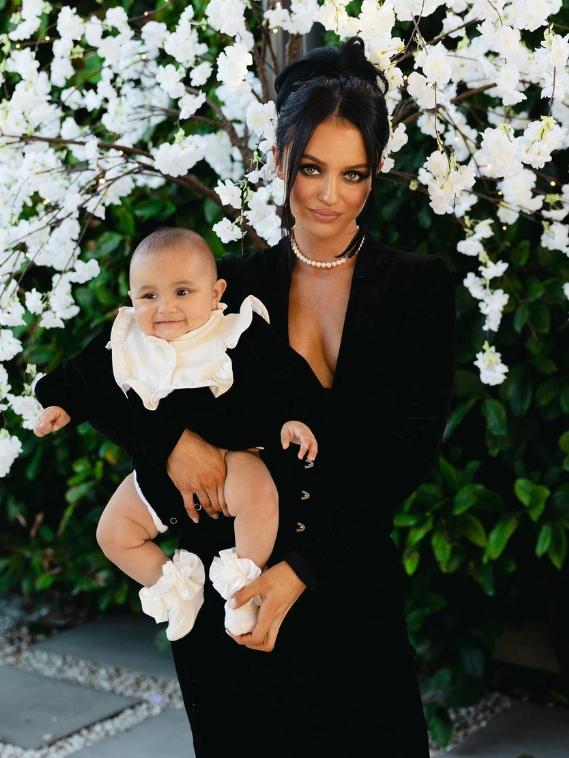 Poppy Radbone has been on the Adelaide influencer scene for a while and has recently welcomed her first child, Blossom. Picture: @poppyradbone_ on Instagram