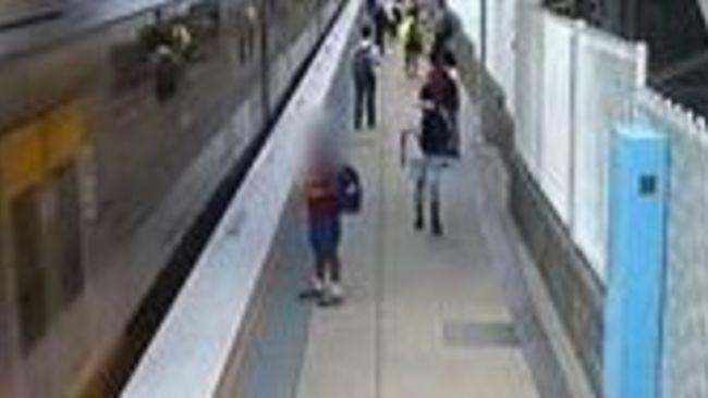 School Kid Comes Dangerously Close to Train in Sydney