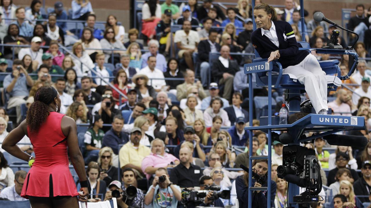 Serena Williams, (L), argues with chair umpire Eva Asderaki during the women's championship match against Stosur