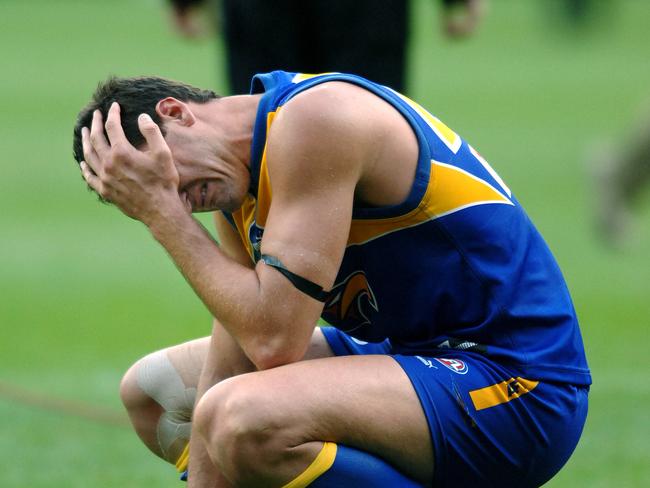 Dean Cox crying after the siren sounds in the 2005 Grand Final.