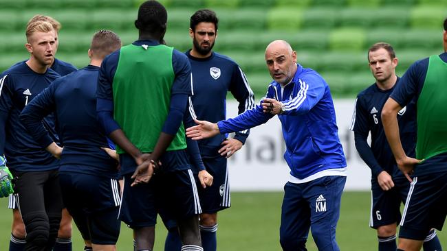 Melbourne Victory coach Kevin Muscat (centre) speaks to his team during a training session at AAMI Park in Melbourne, Monday, March 12, 2018. Melbourne Victory will take on Kawasaki Frontale from Japan, in tomorrow's AFC Champions League Group F match. (AAP Image/Joe Castro) NO ARCHIVING