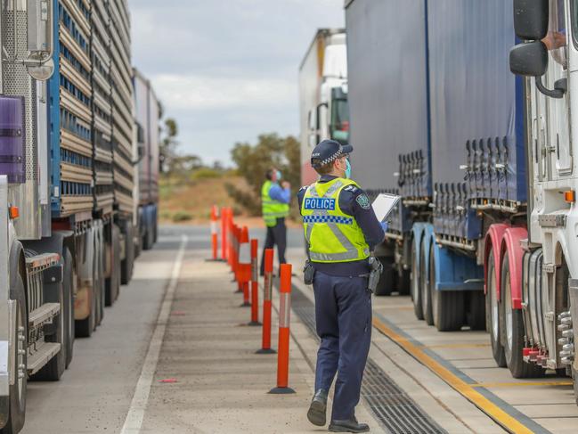 A checkpoint at the SA-Victoria border. Picture: Darren Seiler