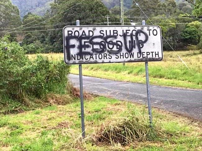 A road sign has been graffitied calling for the driver who allegedly left a Mullumbimby man on the side of the road after hitting him with a car to hand themselves into police. Picture: Contributed