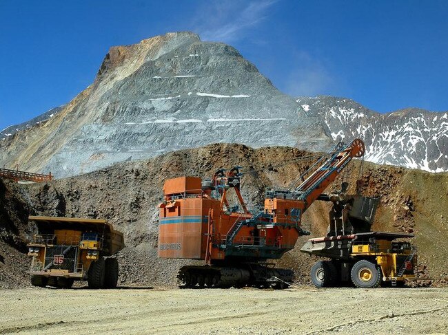 Heavy equipment is used to mine copper at the Anglo American PLC Los Bronces (Minera Sur Andes) copper mine in central Chile, October 10, 2006. Copper futures on the Shanghai Futures Exchange surged after an earthquake in Chile, the world's largest producer of the metal, knocked out power to a dozen mines and reduced output. Photographer: Alejandra Parra/Bloomberg News