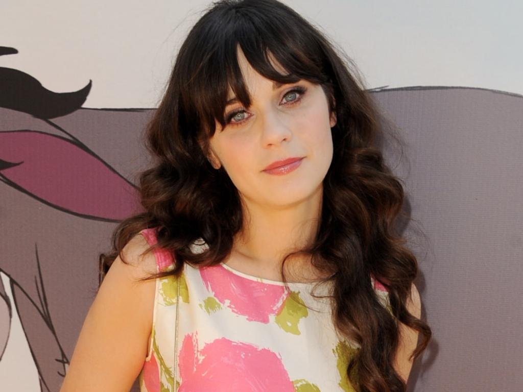 Zooey Deschanel Sex Tape - Rashida Jones Dishes On Lesbian Kiss With Zooey Deschanel - Video