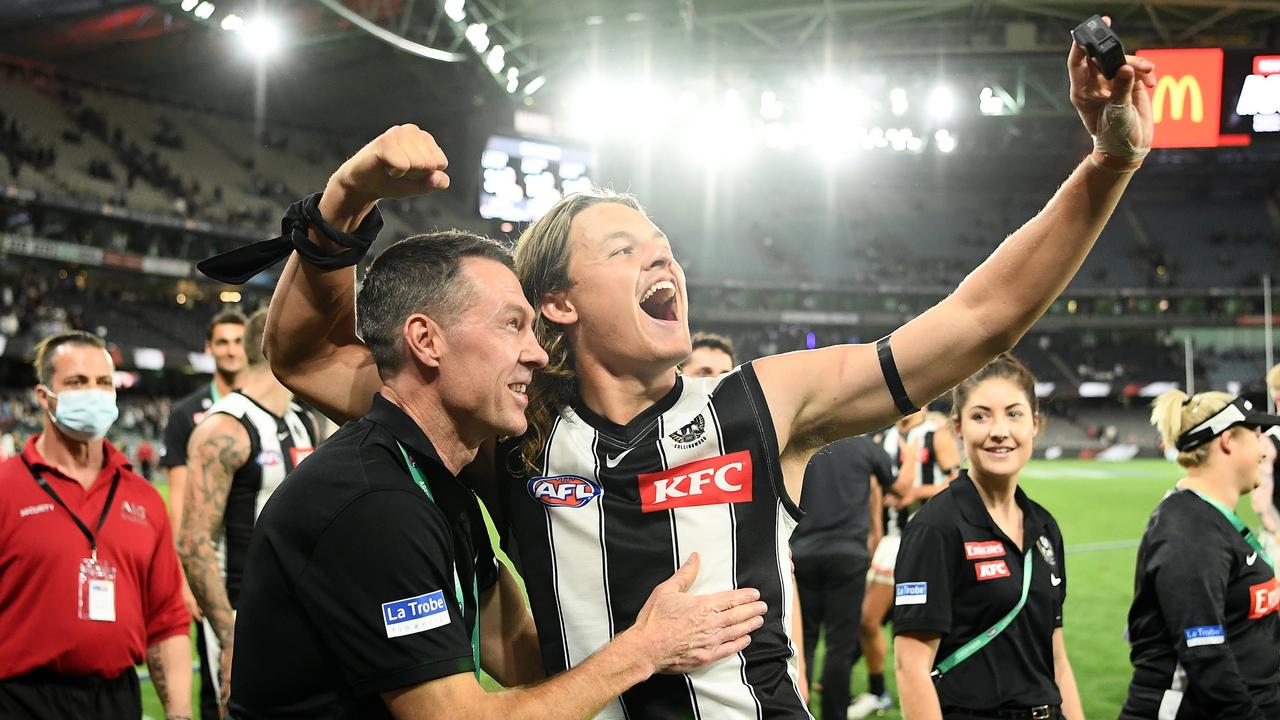 Magpies head coach Craig McRae and Jack Ginnivan of the Magpies celebrate. Photo by Quinn Rooney/Getty Images.