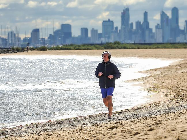 MELBOURNE, AUSTRALIA - NewsWire Photos AUGUST 25, 2020 : A man exercises along Brighton Beach , as Victoria battles a second wave of COVID-19.Infection numbers across the state are dropping as the peak may have passed but nothing is being taken for granted. Picture : NCA NewsWire / Ian Currie