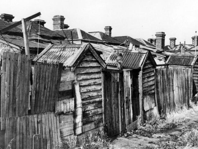 Haunting images of the streets that were once home to Melbourne’s slums ...