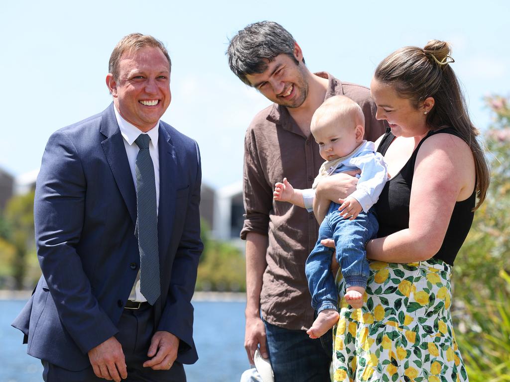 Premier Steven Miles on the Sunshine Coast meeting Maddy, Alex and Hadley Lauer. Picture: Adam Head