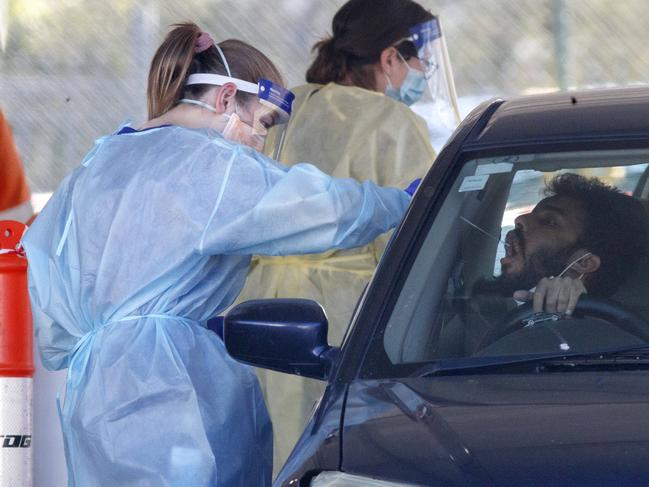 MELBOURNE, AUSTRALIA - NewsWire Photos MARCH 31, 2021: DHHS staff conduct covid testing at the drive through testing site in Heidelberg on Wednesday afternoon. Picture: NCA NewsWire / David Geraghty