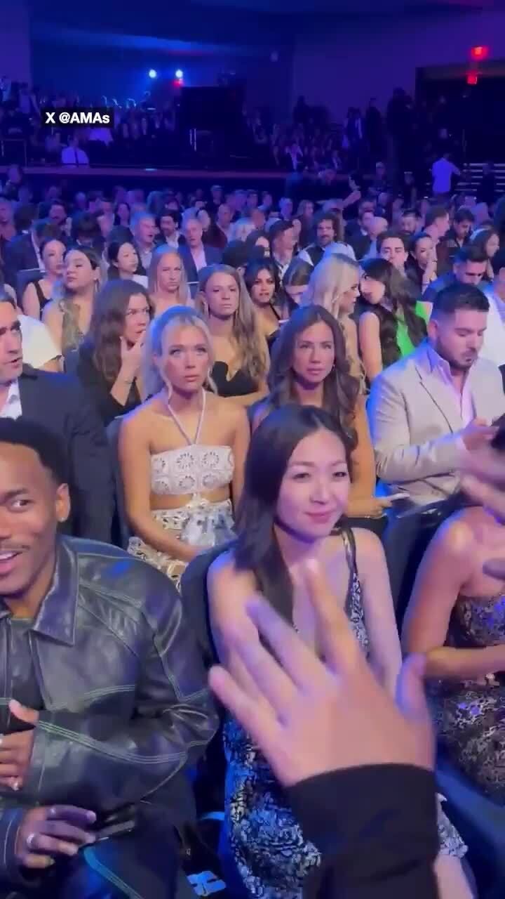 Award show roasted over footage of front row 'stars'
