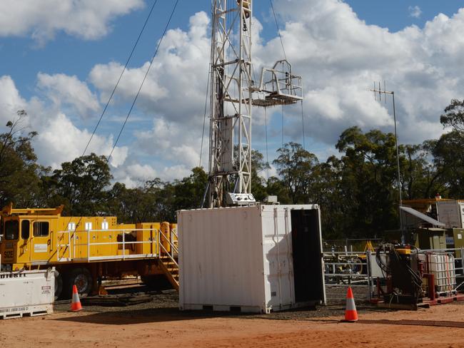 A coal seam gas (CSG) well rig in the Pilliga forest which is part of Santos's Narrabri Gas Project, Narrabri, Friday, May 23, 2014. (AAP Image/Dean Lewins) NO ARCHIVING