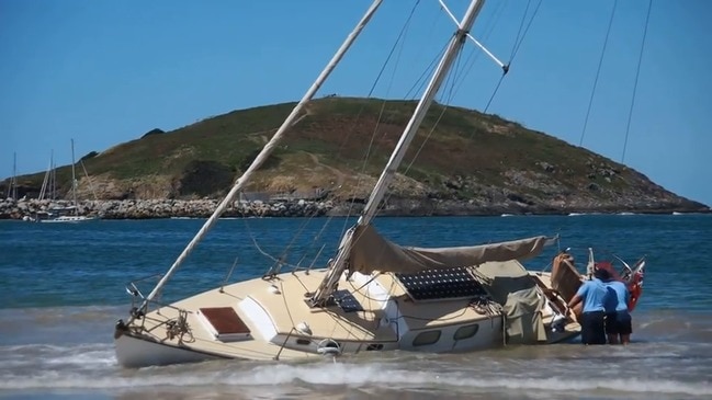 Yacht breaks its moorings at Jetty Beach