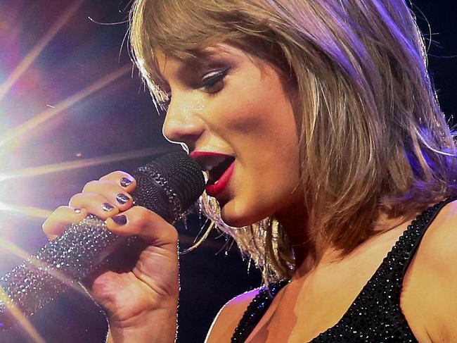 LOS ANGELES, CA - AUGUST 21: Singer-songwriter Taylor Swift performs onstage during The 1989 World Tour Live In Los Angeles at Staples Center on August 21, 2015 in Los Angeles, California. (Photo by Christopher Polk/Getty Images for TAS)