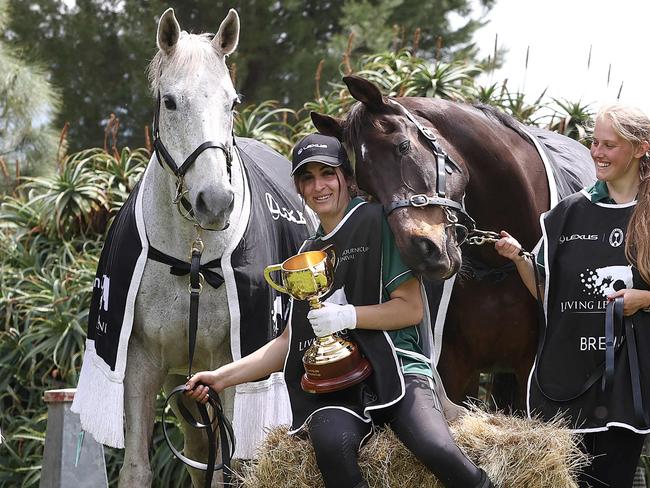 FOR SUNDAY HERALD SUNÃ.MELBOURNE . 25/10/2022. RACING. . 5 Melbourne Cup winner living the good life out at ÃLiving LegendsÃ in Oakbank just out of Melbourne. L-R.  Twilight Payment (2020), Efficient (2007), Brew (2000),  Almandin (2016) and Prince of Penzance (2015)  . Picture by Michael Klein