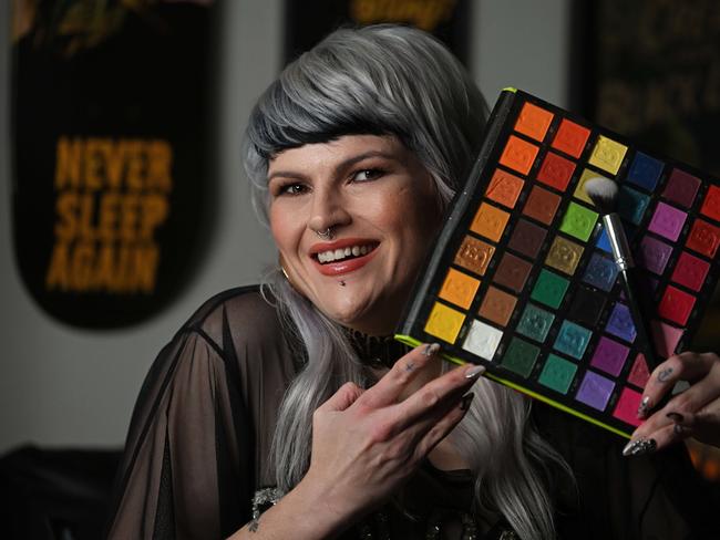 7/5/2024: Makeup artist Sarah Smith at her home in Windsor, Brisbane. Sarah has been named as a Best of Brisbane recipient. pic: Lyndon Mechielsen/Courier Mail