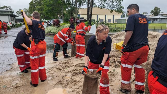 SES helping fill sandbags in Ayr.