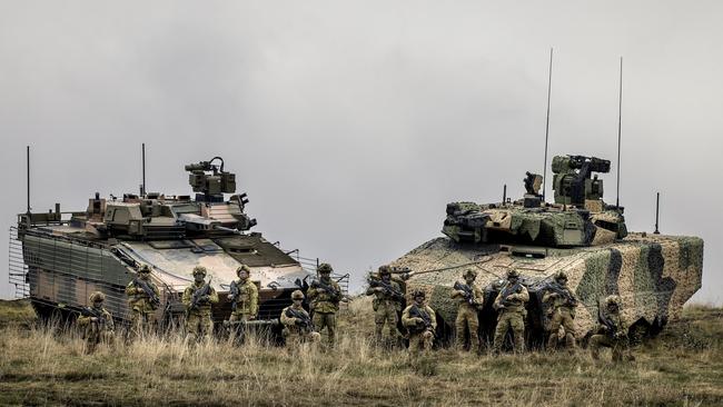 A Hanwha Redback IFV (left) and a Rheinmetall Lynx IFV (right). Picture: ADF