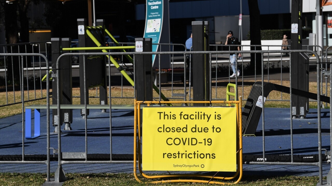 Australians' attitudes towards pandemic and lockdown shifts, survey finds