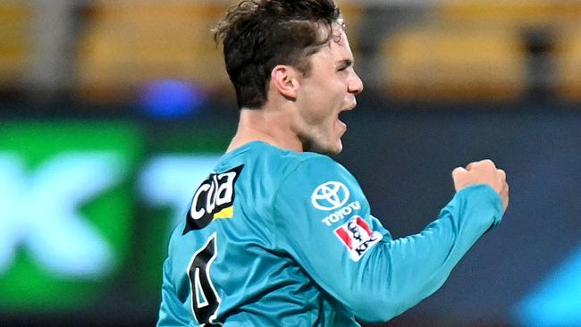 BRISBANE, AUSTRALIA - JANUARY 29: Mitch Swepson of the Heat celebrates taking the wicket of Matthew Renshaw of the Strikers during the Big Bash League Eliminator Final match between the Brisbane Heat and the Adelaide Strikers at The Gabba, on January 29, 2021, in Brisbane, Australia. (Photo by Bradley Kanaris/Getty Images)