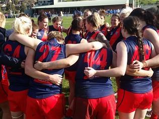 s51dv999 diamond creek women's footy (picture: callum O'Connor)