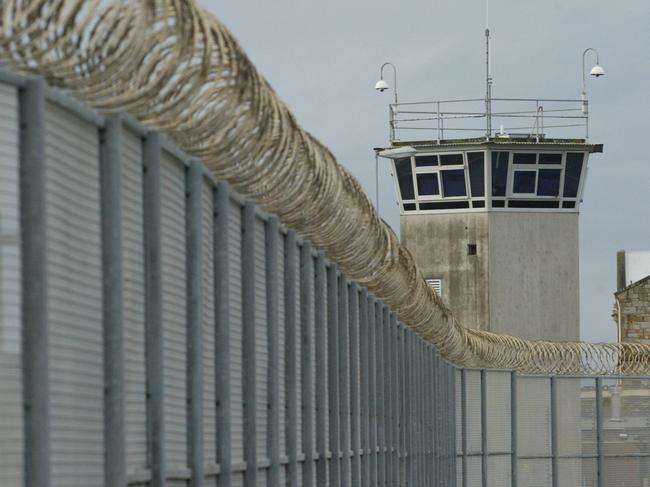 26/03/2007 PIRATE: Barbed wire security fence and guard tower at Yatala labor prison in SA 30 Jul 2003. /Prisons