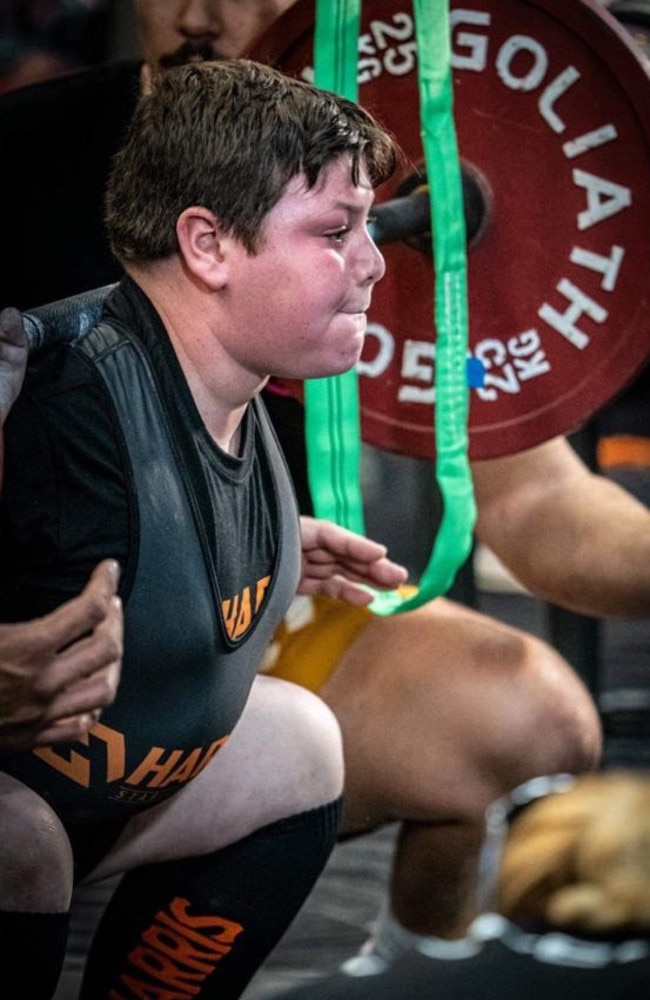 Ozarks teenage girl setting world powerlifting records