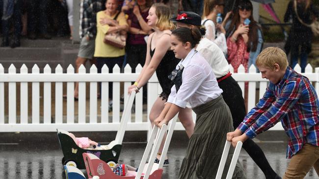 Mary Poppins Festival 2018 - nanny races in the wet.