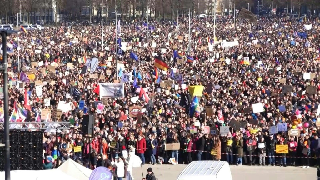 New anti-far-right protest draws 250,000 in Munich