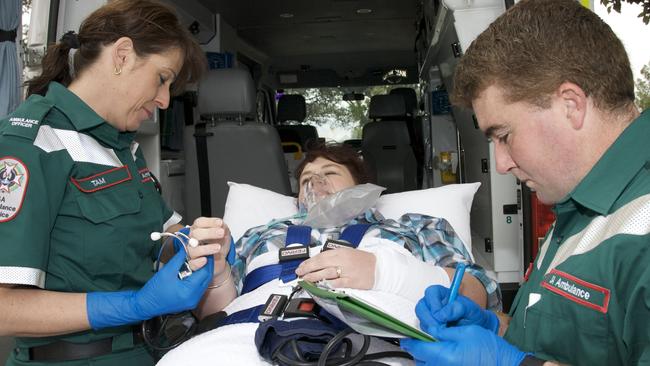 Volunteer ambulance officers Tammi Schubert and Rodney Green from the Tailem Bend SA Ambulance Service.