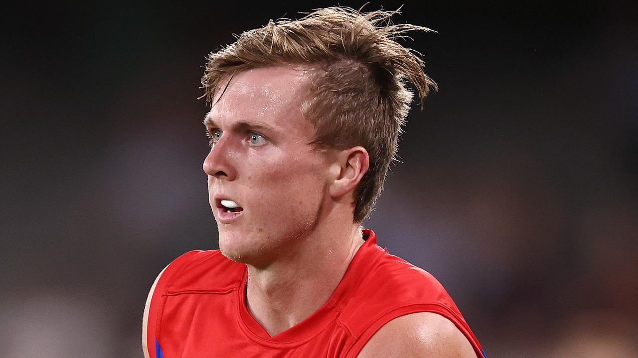 Swans swoop on premiership duo