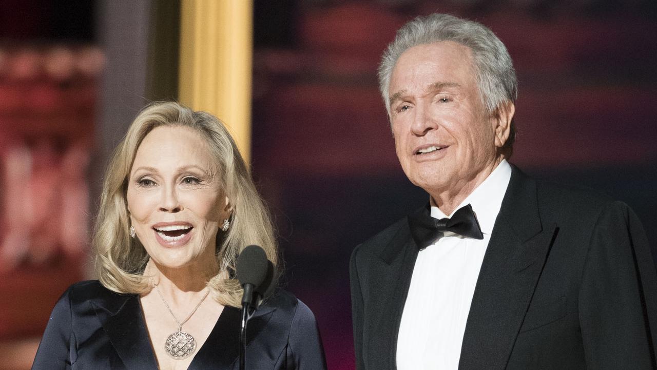 Veterans Faye Dunaway and Warren Beatty relish the chance to read out the correct best picture winner.