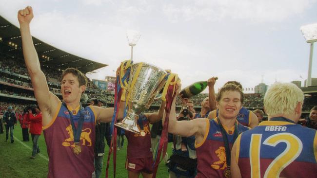 28/09/2002. Aaron Shattock and Luke Power with premiership cup. 2002 Grand Final. Brisbane Lions v Collingwood. MCG.