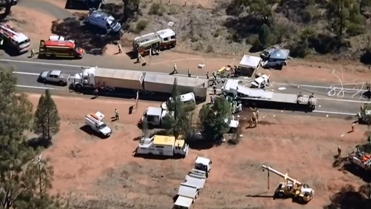 Two killed in 'absolute carnage' as truck crashes in NSW Central West