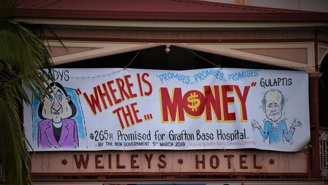 The Grafton Base Hospital Community Committee erected a large banner in Prince St demanding action on the Grafton Base Hospital upgrade.