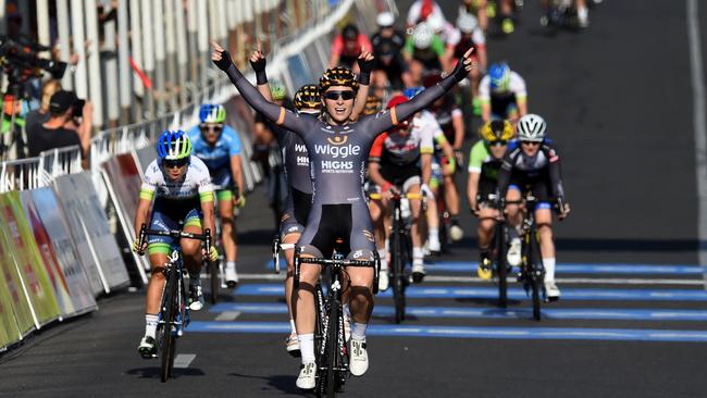 Annette Edmondson celebrates winning stage 2 of the Santos Women's Tour in 2016. Picture: Dan Peled/AAP