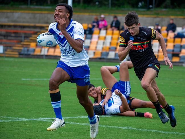 Ratu Rinakama finds himself in open space. Picture: Thomas Lisson